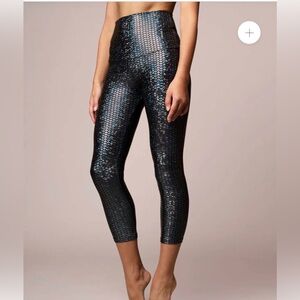 Emily Hsu Designs women size small Black Iridescent Scale Print Leggings